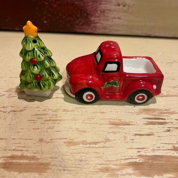 Red Truck Salt and Pepper Shakers - Picture 5 of 9